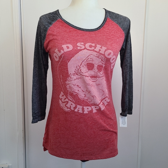 NWT 3/4 Sleeve Old School Wrapper Holiday Graphic T-Shirt - Zoe+Liv Red - Picture 3 of 5